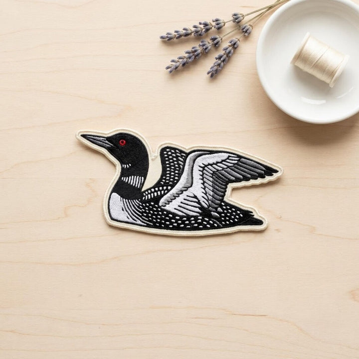 Common Loon Bird Iron On Patch Lake Wildlife Vintage Style Iron On Embroidered Patch — Iron-on patch